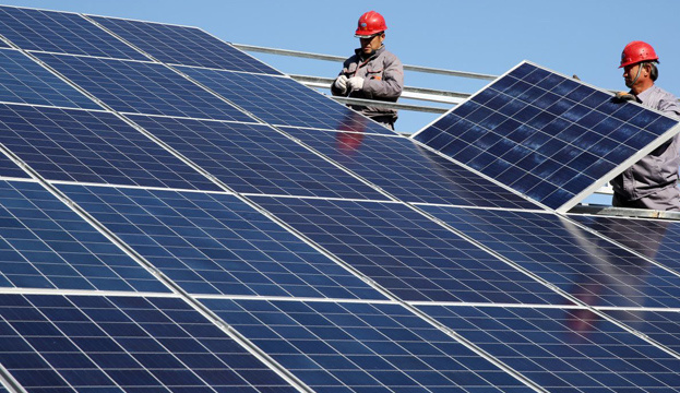 Укрінформ: Інвестори "зеленої" електрики погодилися призупинити спорудження нових СЕС