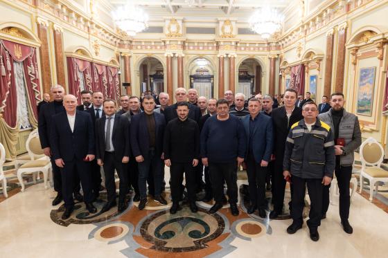Президент України Володимир Зеленський відзначив державними нагородами гідроенергетиків 