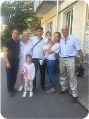 Фото з родиною 11